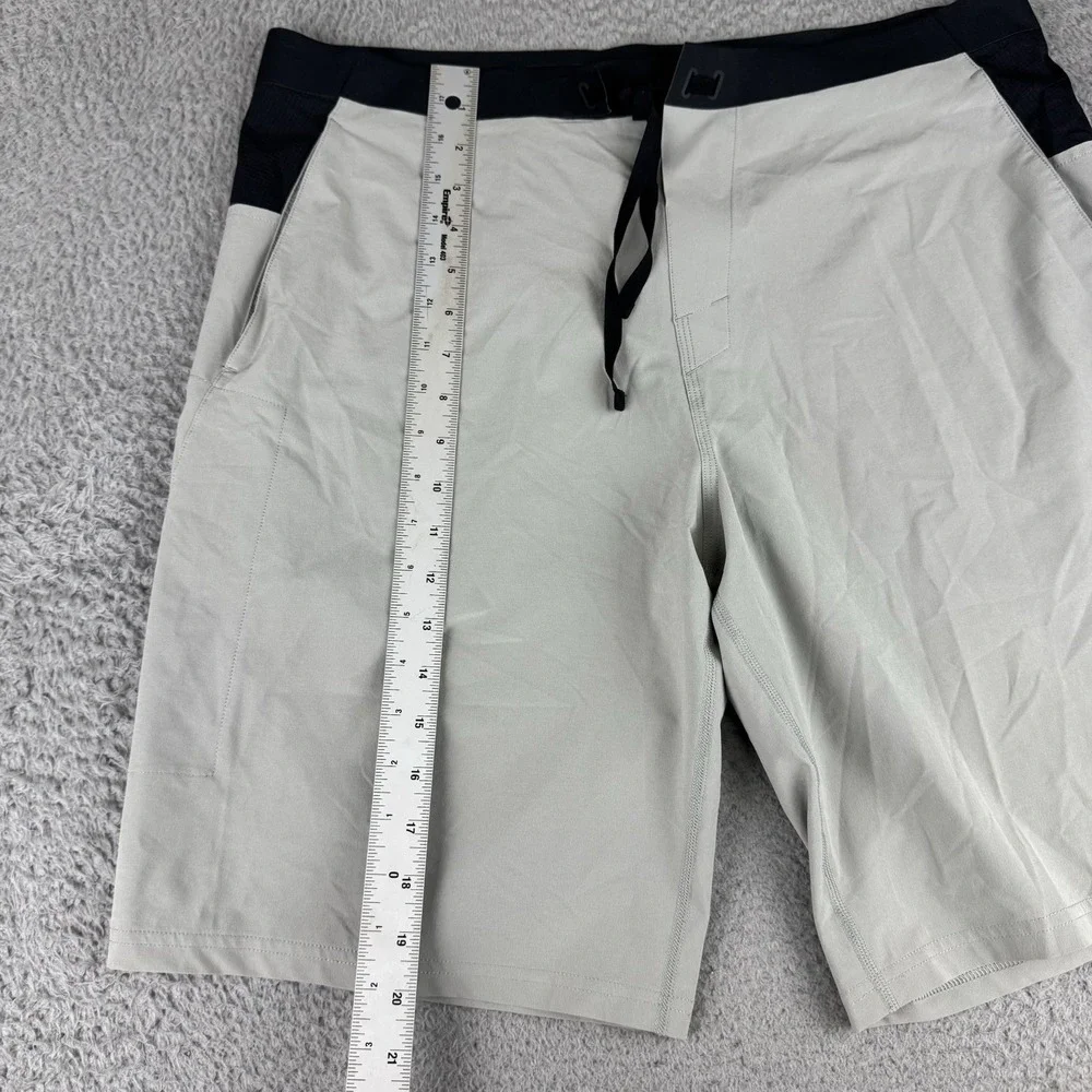 Oakley Board Shorts Gray Stretch Surf Beach Swim Mens 34 Tactical Modern